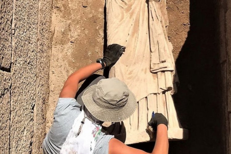 Patara'da bulunan 1900 yıllık kadın heykeli heyecan yarattı