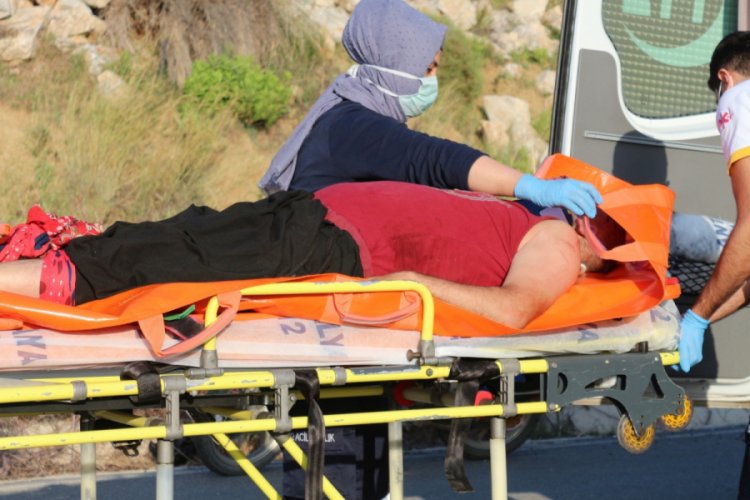 Antalya'da kendisini taciz eden adamı kocasıyla hastanelik etti