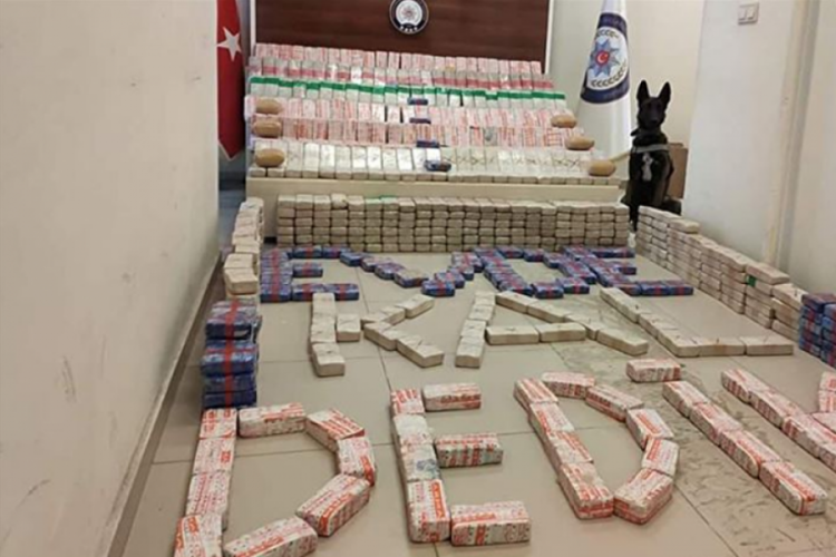 Et kutularında 355 kilo eroin ele geçirildi