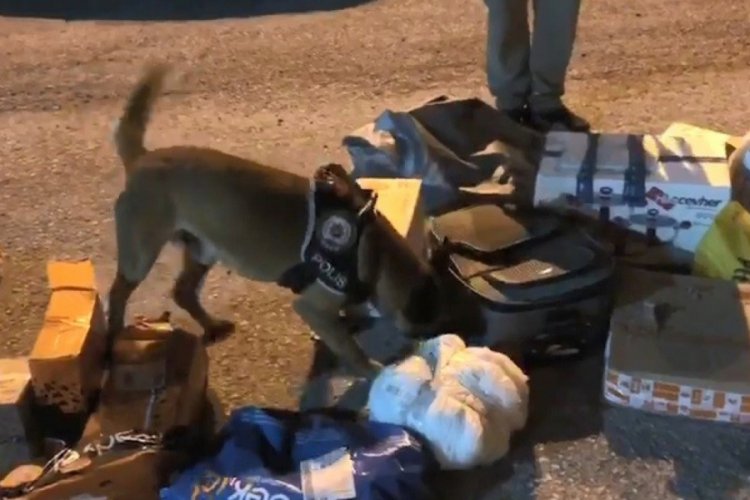 Kargo aracındaki valizden 34 bin uyuşturucu hap çıktı