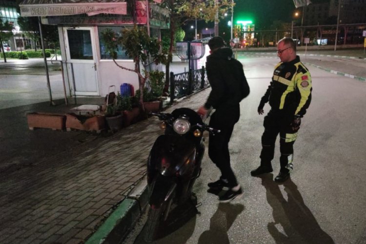 Bursa'da kısıtlamaya uymayan yabancı uyruklu 3 kişi cezadan kaçamadı