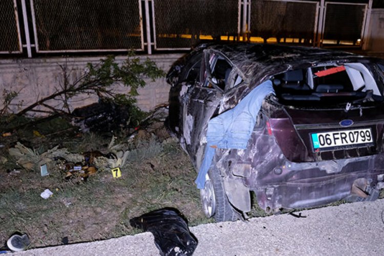Bahçe duvarına çarpan otomobilin sürücüsü öldü