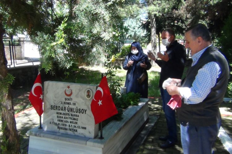 http://images.bursadabugun.com/haber/2020/05/25/1293680-bursa-da-bayramda-sehitliklere-ziyaretler-suruyor-5ecb6645e1e55.jpg