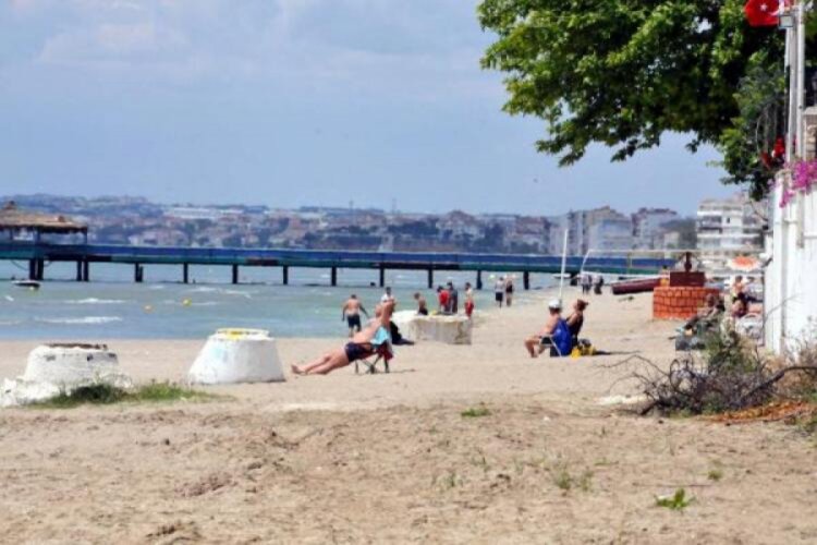 Yasağa rağmen deniz keyfi yaptılar