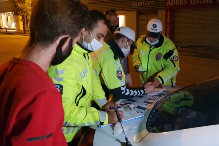 Bursa'da yasağın bitmesine yarım saat kala cezayı yediler