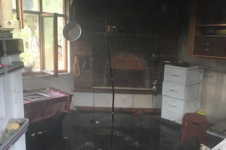 Amasya'da, aynı gün 2 bağ evi yandı