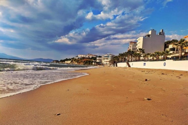 Kuşadası'nda 26 plaj ve marina mavi bayrak aldı