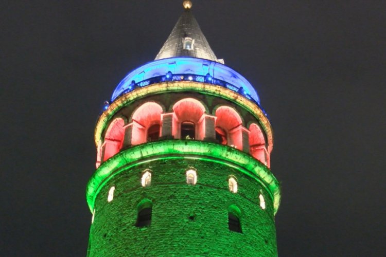 http://images.bursadabugun.com/haber/2020/05/28/1294546-galata-kulesi-azerbaycan-bayraginin-renkleriyle-aydinlatildi-5eceeb6cc06e0.jpg