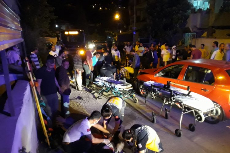 Kaza yerinde toplananlar, sosyal mesafeyi unuttu