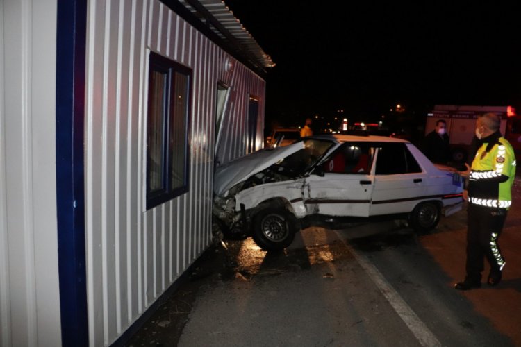 Polis konteynerine çarptı