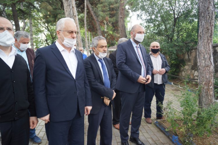 Bursa Orhangazi'de camiler cemaate açıldı, şükür kurbanı kesildi