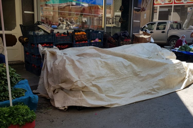 Şalvarın içinde doğurdu, bebeği tezgahın altına attı