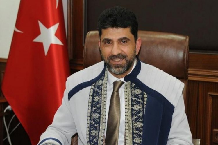 Rektör tebdili kıyafetle yarım milyonluk yolsuzluğu ortaya çıkardı!