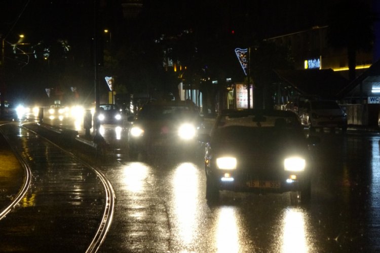 Bursa'da kısıtlama sona erdi, vatandaşlar sokaklara akın etti
