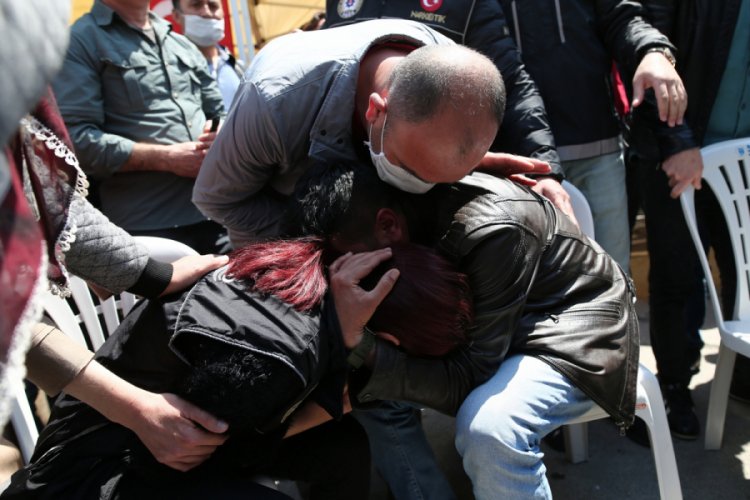 Bursa'da şehit olan polisin cenazesi baba evine getirildi 