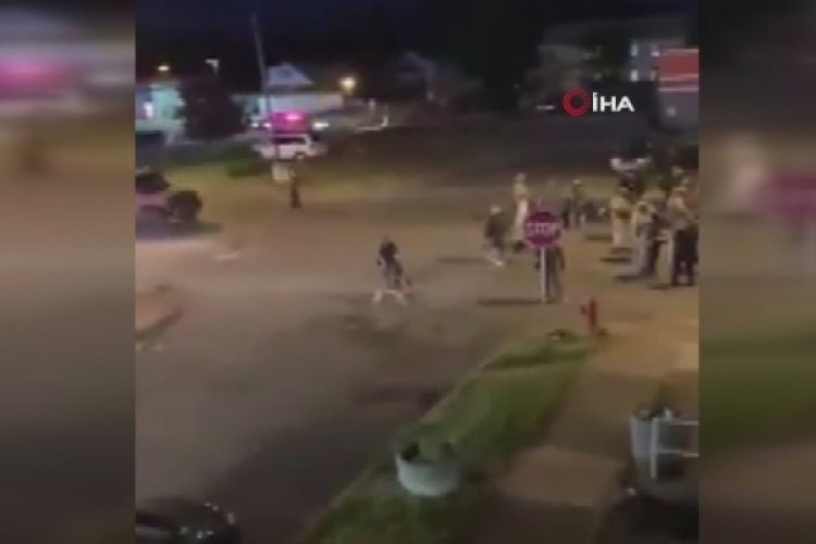 ABD'de bir kişi, aracıyla askerlerin arasına daldı