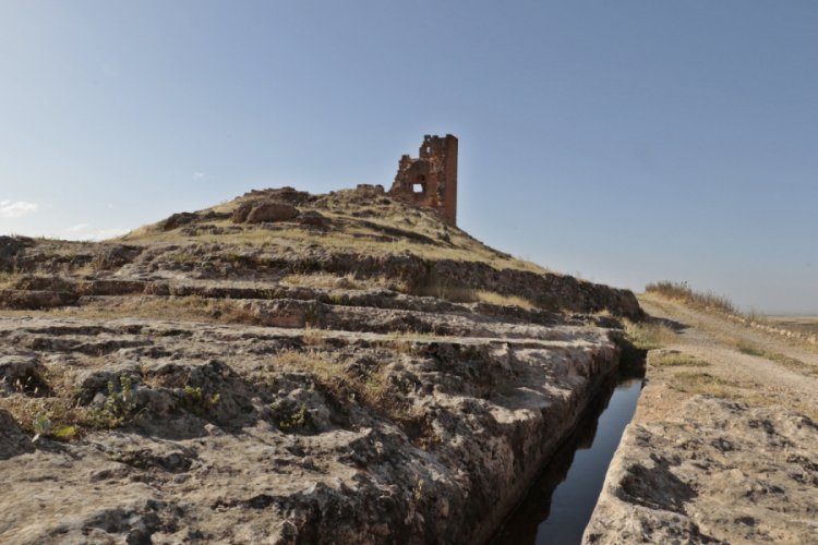1800 yıllık su kanalı gizemini koruyor