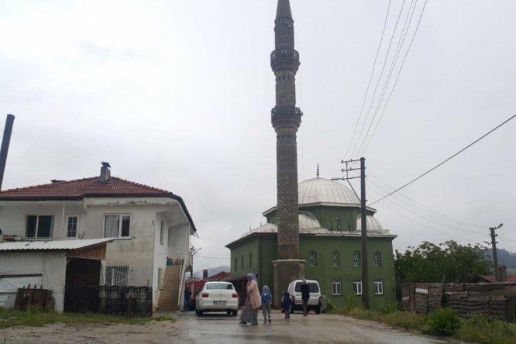 Bursa'da bir camiye yıldırım düştü