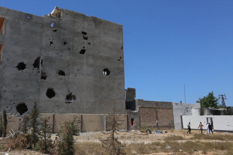 Libyalılar, patlayıcılardan temizlenen evlerine kavuşuyor