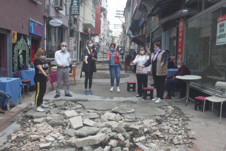Bursa'da kafeler sokağı bitmeyen yol çalışması yüzünden normalleşemiyor (ÖZEL HABER)
