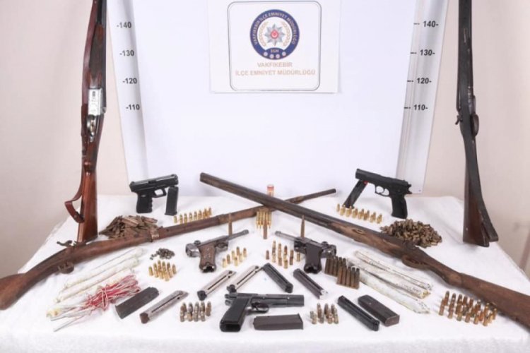 7 ayrı adrese kaçak silah operasyonu