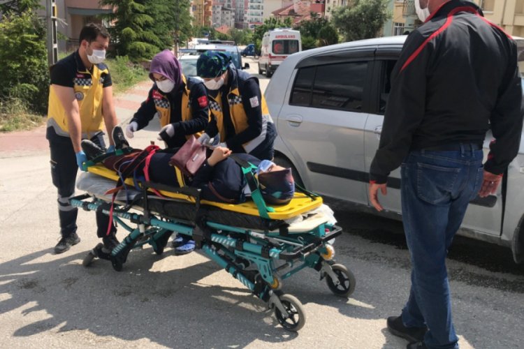 İki otomobil çarpıştı: 3 yaralı