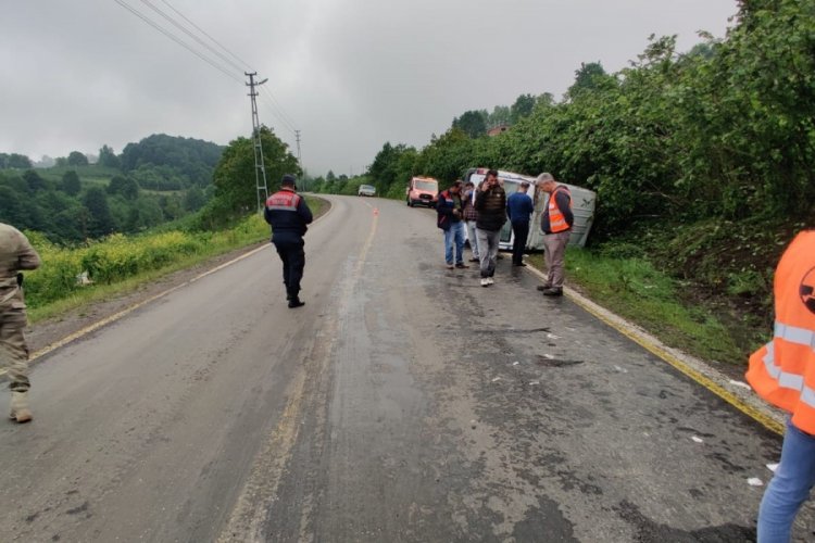 Minibüs devrildi: 9 yaralı