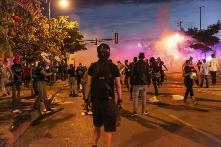 New York Valisi, göstericilerden koronavirüs testi yaptırmalarını istedi