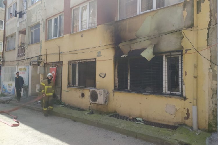 Bursa'da zemin kattaki daire yangında kül oldu