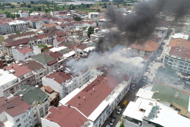 Bursa'da korkutan yangın! 4 katlı bina tahliye edildi