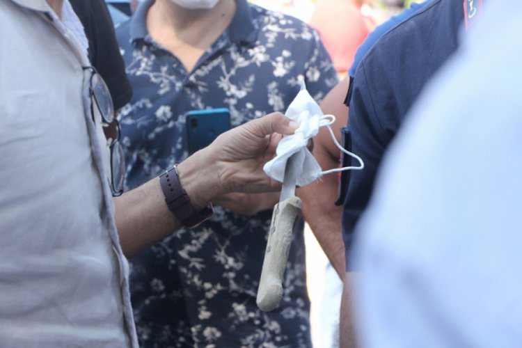 Sigara vermeyen gence dehşeti yaşattılar