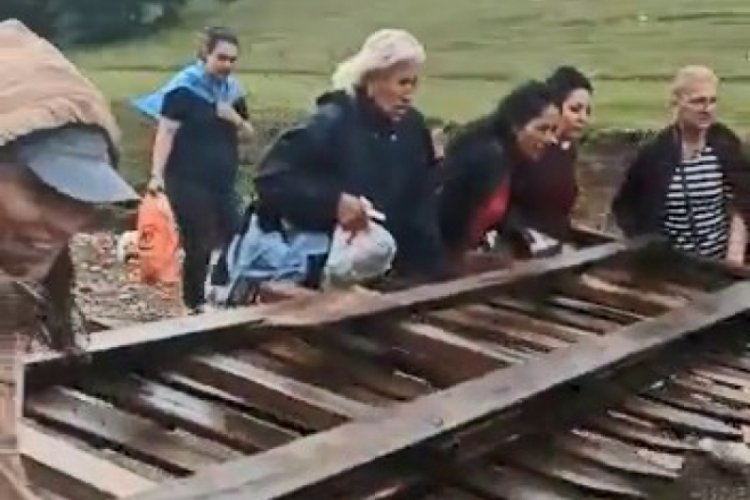 Bursa'da kanyonda mahsur kalan turistler çit sayesinde kurtuldu