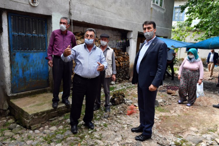 Bursa Osmangazi Belediye Başkanı Dündar, sel mağdurlarının yanında