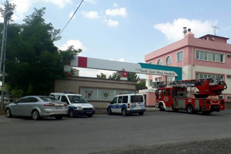 Anaokulu çatısında yangın çıktı