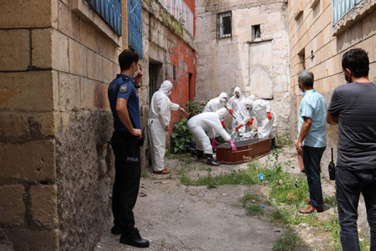 İranlı kadın evinde ölü bulundu