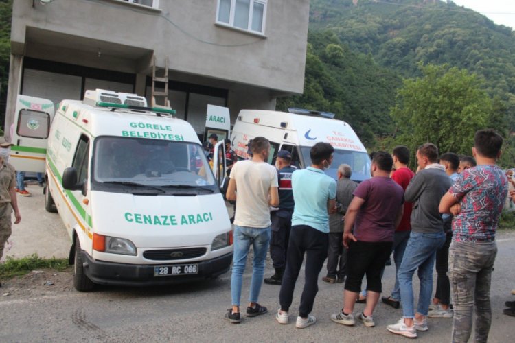 İntihar etmeden önce karısını birçok yerinden bıçakladı