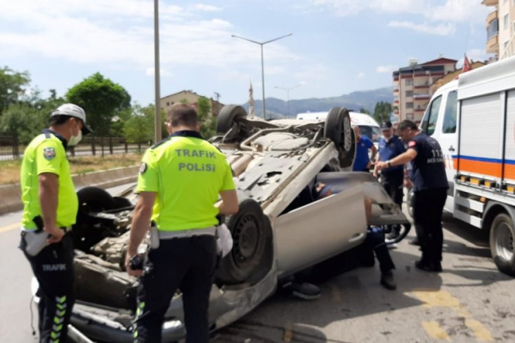 Sınava yetişmeye çalışan öğrenciler kaza geçirdi