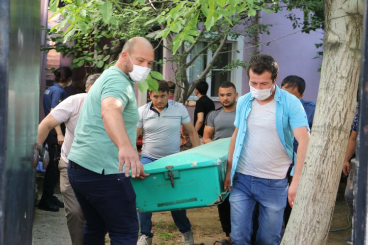 Bunalıma giren yaşlı kadın evinde asılı bulundu