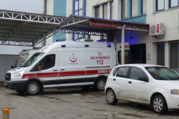 Devrilen motosikletteki 2 kişi yaralandı