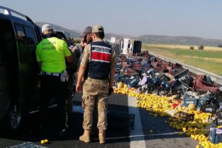 Hafif ticari araç kamyonete çarptı: 4 yaralı