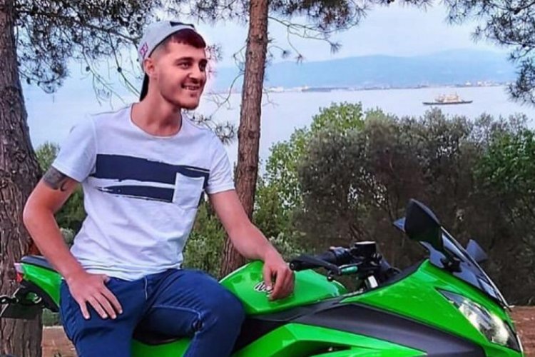 Kazada yaralanan motosikletli genç hastanede yaşamını yitirdi