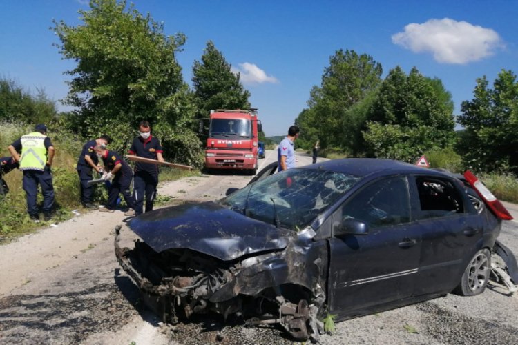 Takla atan otomobilde 4 kişi yaralandı