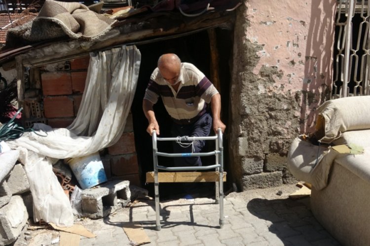 Tek bacağı ile yaşam savaşı veriyor