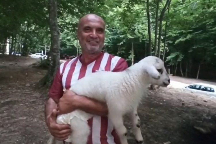 Bursa Suuçtu Şelalesi'ne kuzusuyla geldi