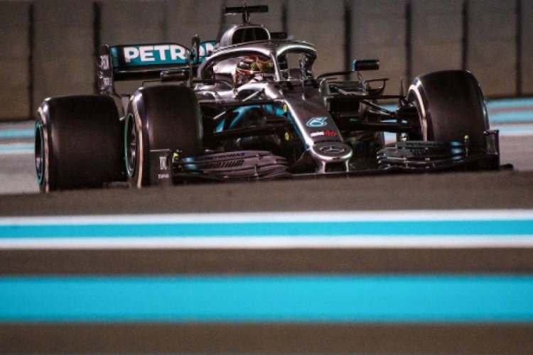 Mercedes, ırkçılığa karşı Formula 1'de siyah araçla yarışacak