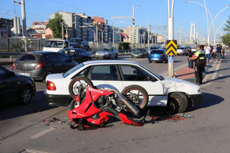25 gün önce aldığı motosikletle kaza yaptı