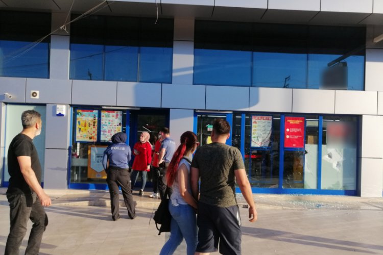 Marketi savaş alanına çevirdi