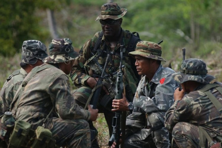 Filipinler'de suçlu sanılan 4 asker vurularak öldürüldü