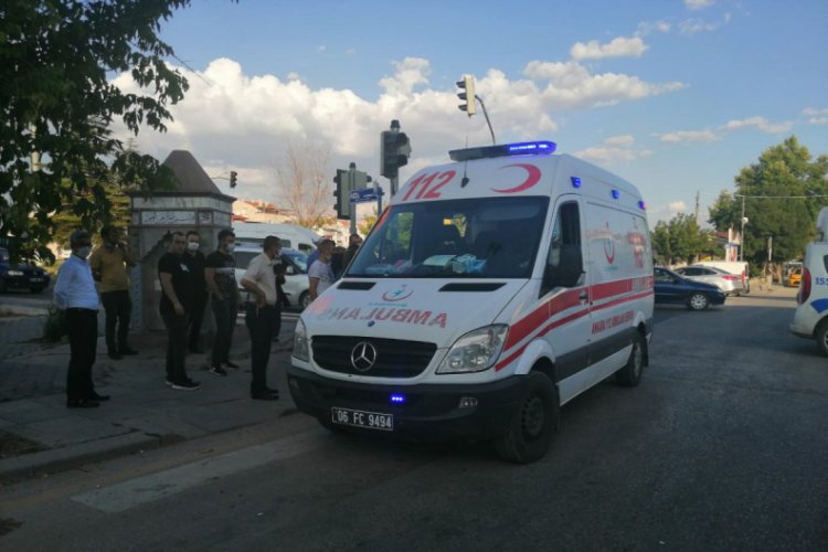 Yolun karşısına geçen kadına otomobil çarptı