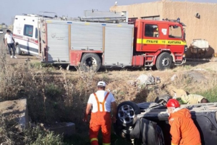 Mardin'de otomobil şarampole devrildi